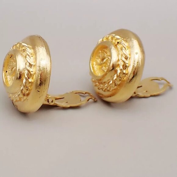 CHANEL CC Logo Button Round Earrings Clip-on Gold France Vintage 77RK787 - Picture 2 of 10